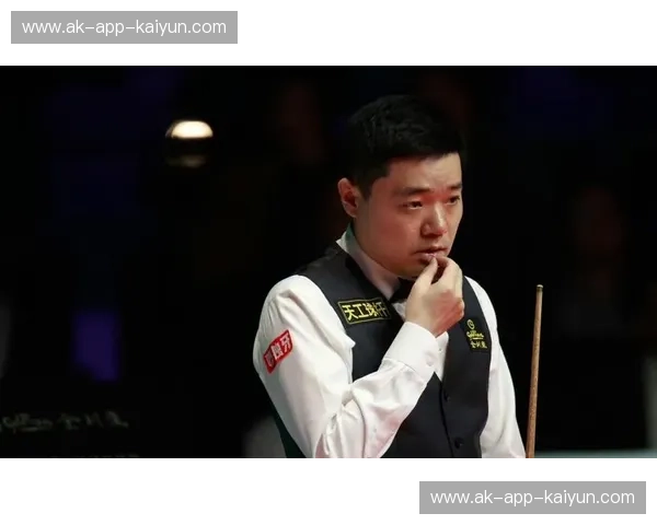 巅峰对决！丁俊晖VS多特：绿呢台上的绅士战争，谁能主宰这颗星球的节奏？